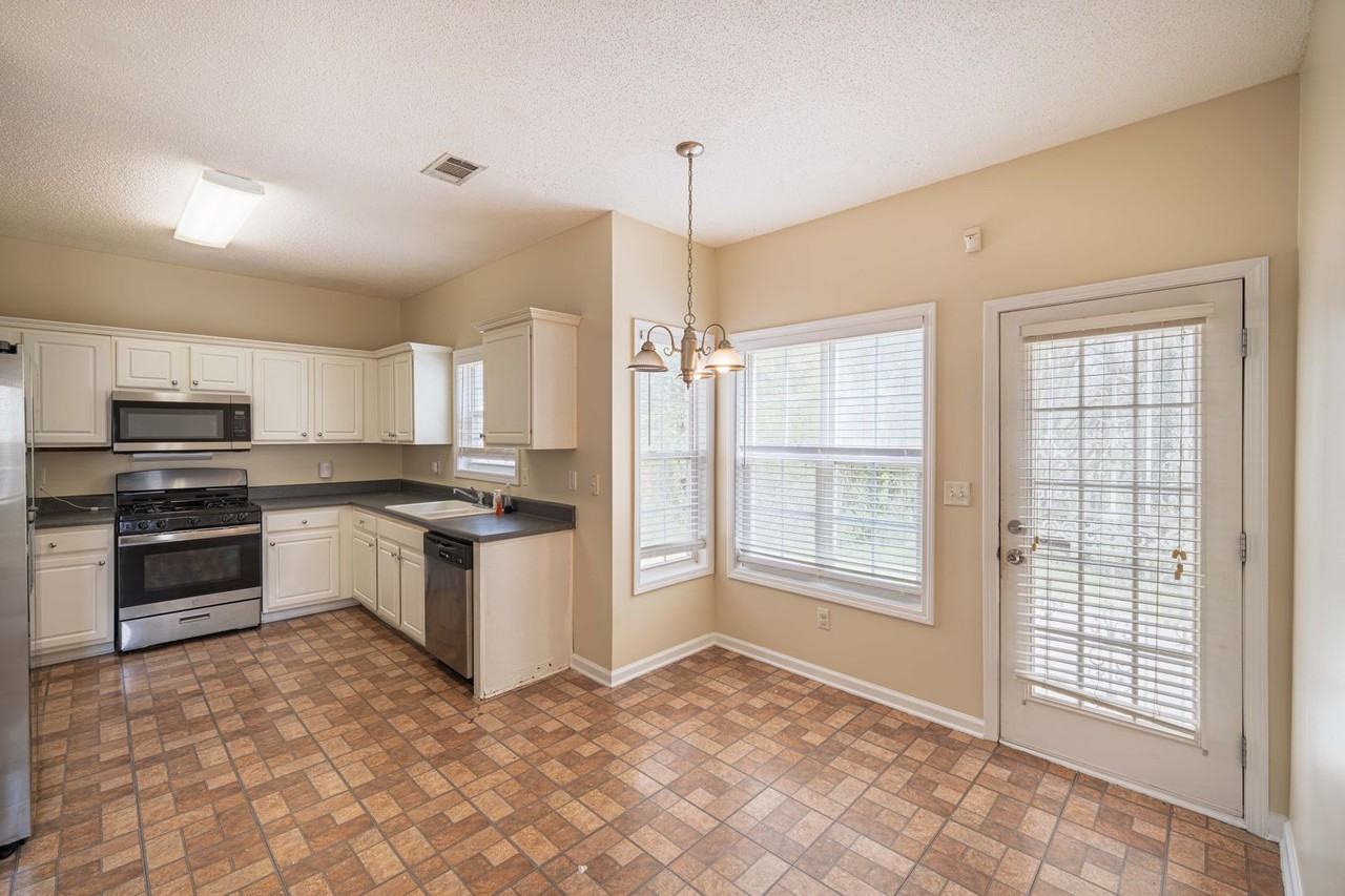 6091 Yellowood Ct - Photo 6 of 19