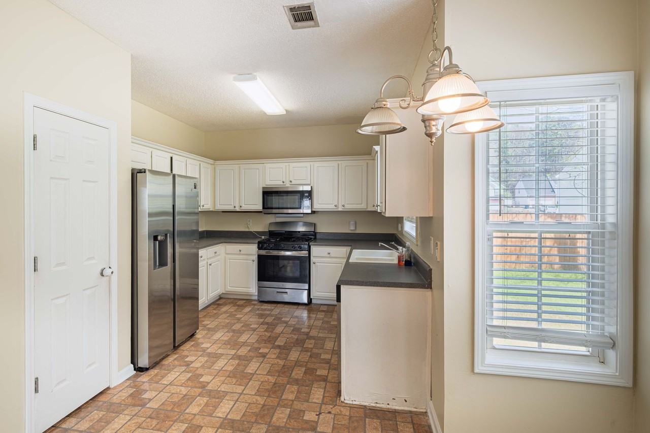 6091 Yellowood Ct - Photo 7 of 19