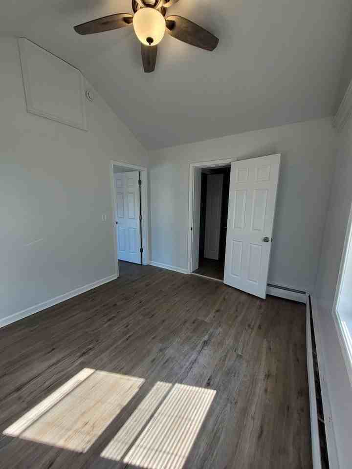 311 Williams Ave - Photo 3 of 15