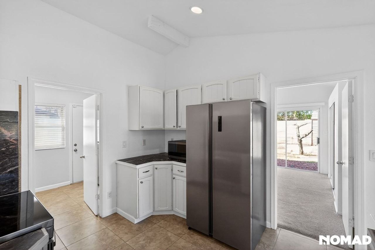 1636 W Taro Ln - Photo 4 of 32