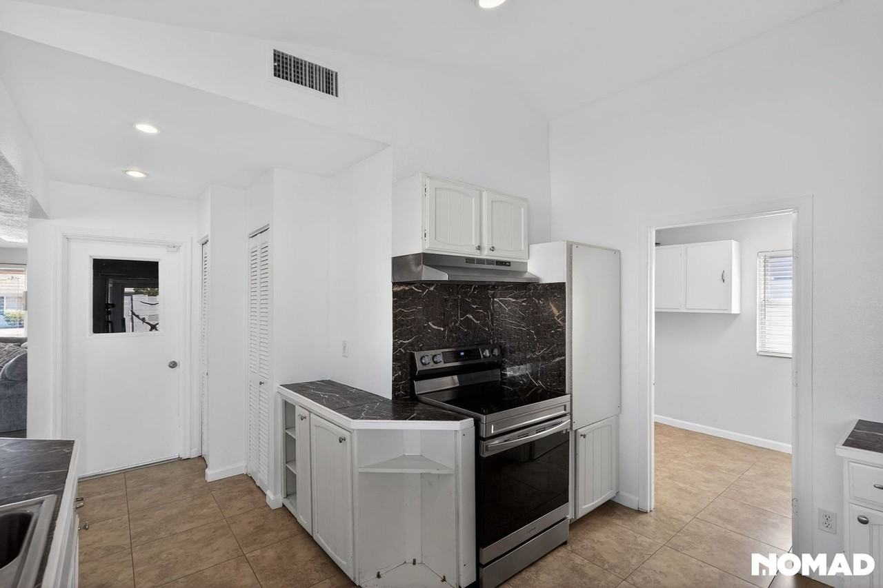 1636 W Taro Ln - Photo 6 of 32