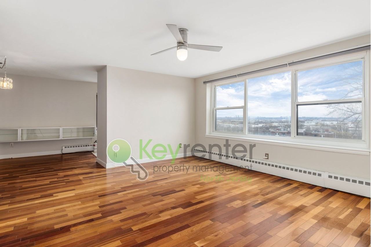 95 Orient Way #5E - Photo 3 of 20