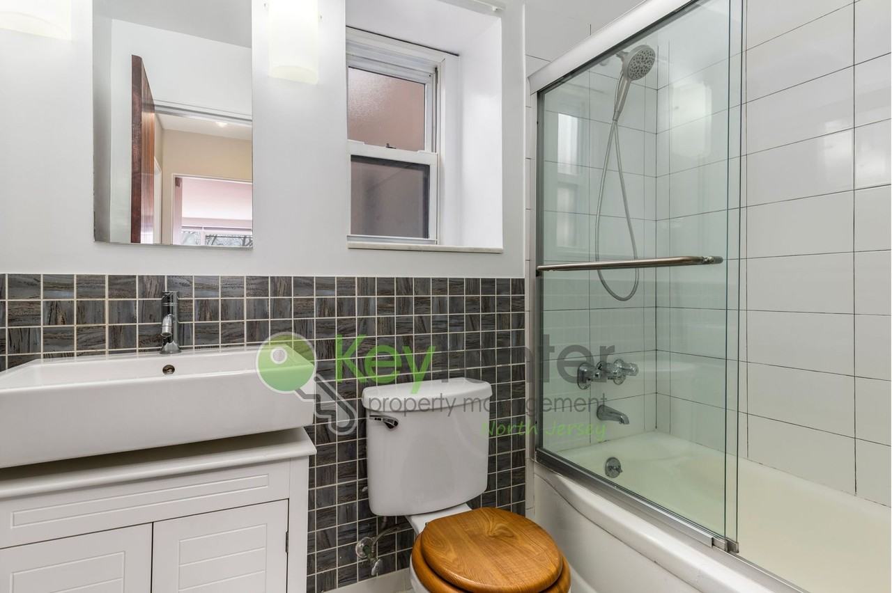 95 Orient Way #5E - Photo 4 of 20