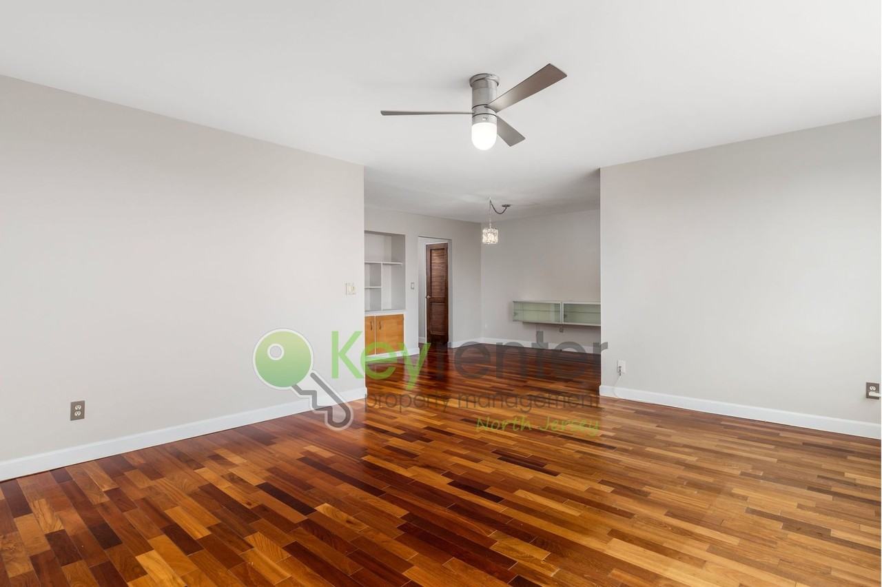 95 Orient Way #5E - Photo 5 of 20