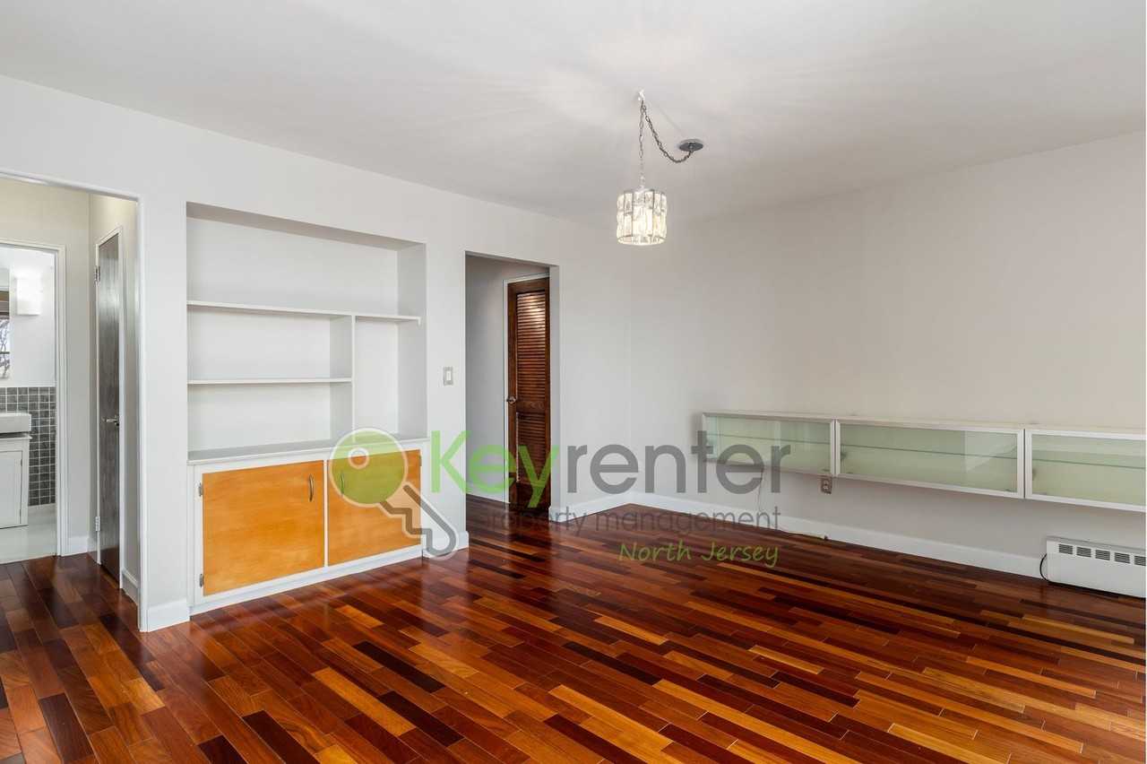 95 Orient Way #5E - Photo 7 of 20