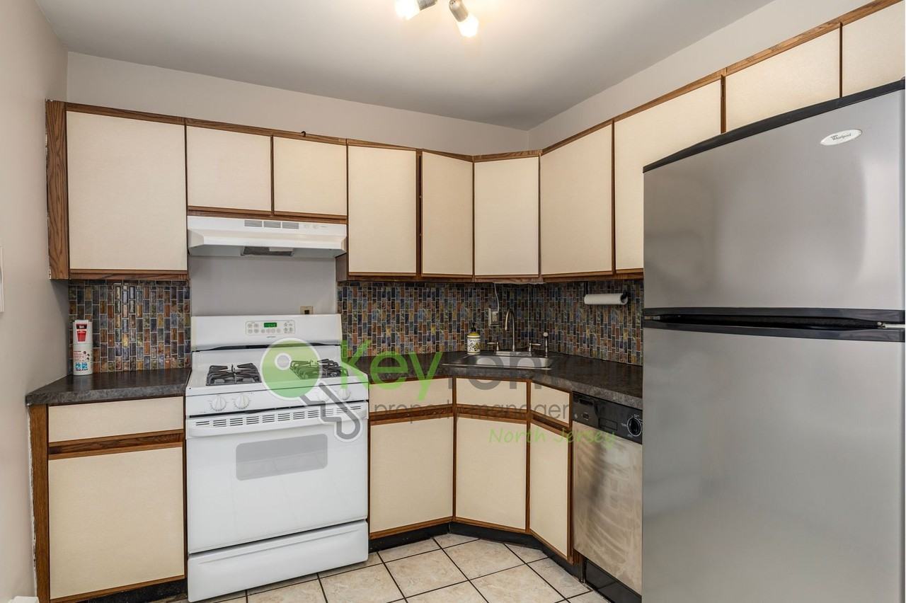 95 Orient Way #5E - Photo 6 of 21