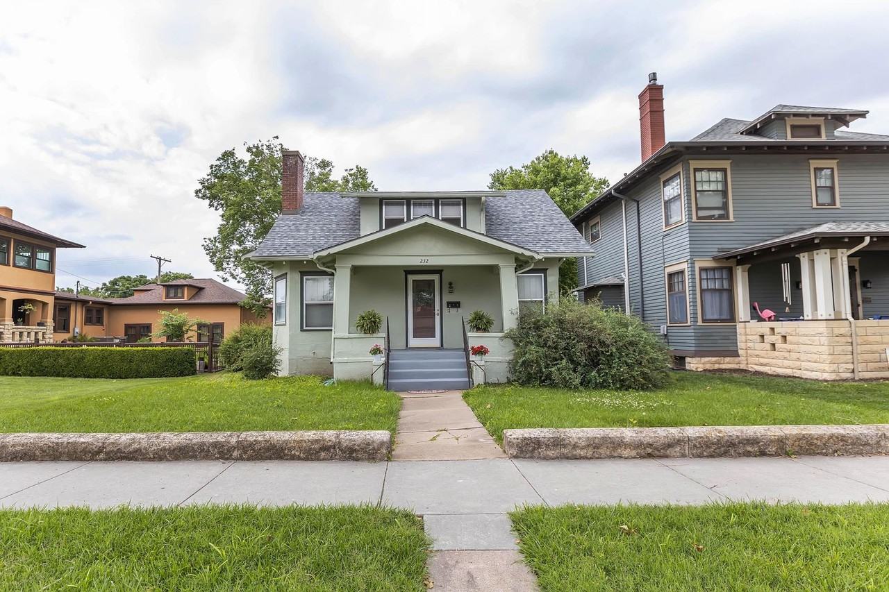 232 W 5th St - Photo 2 of 40