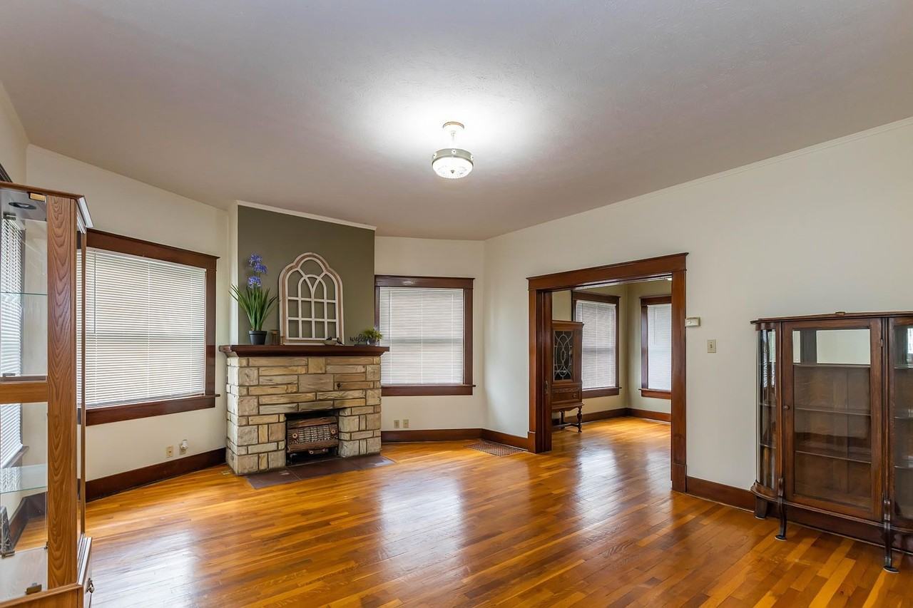 232 W 5th St - Photo 3 of 40