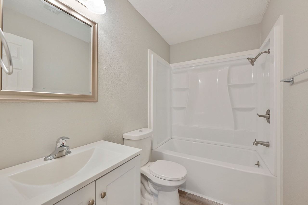 1003 Summer Court Circle - Photo 4 of 50