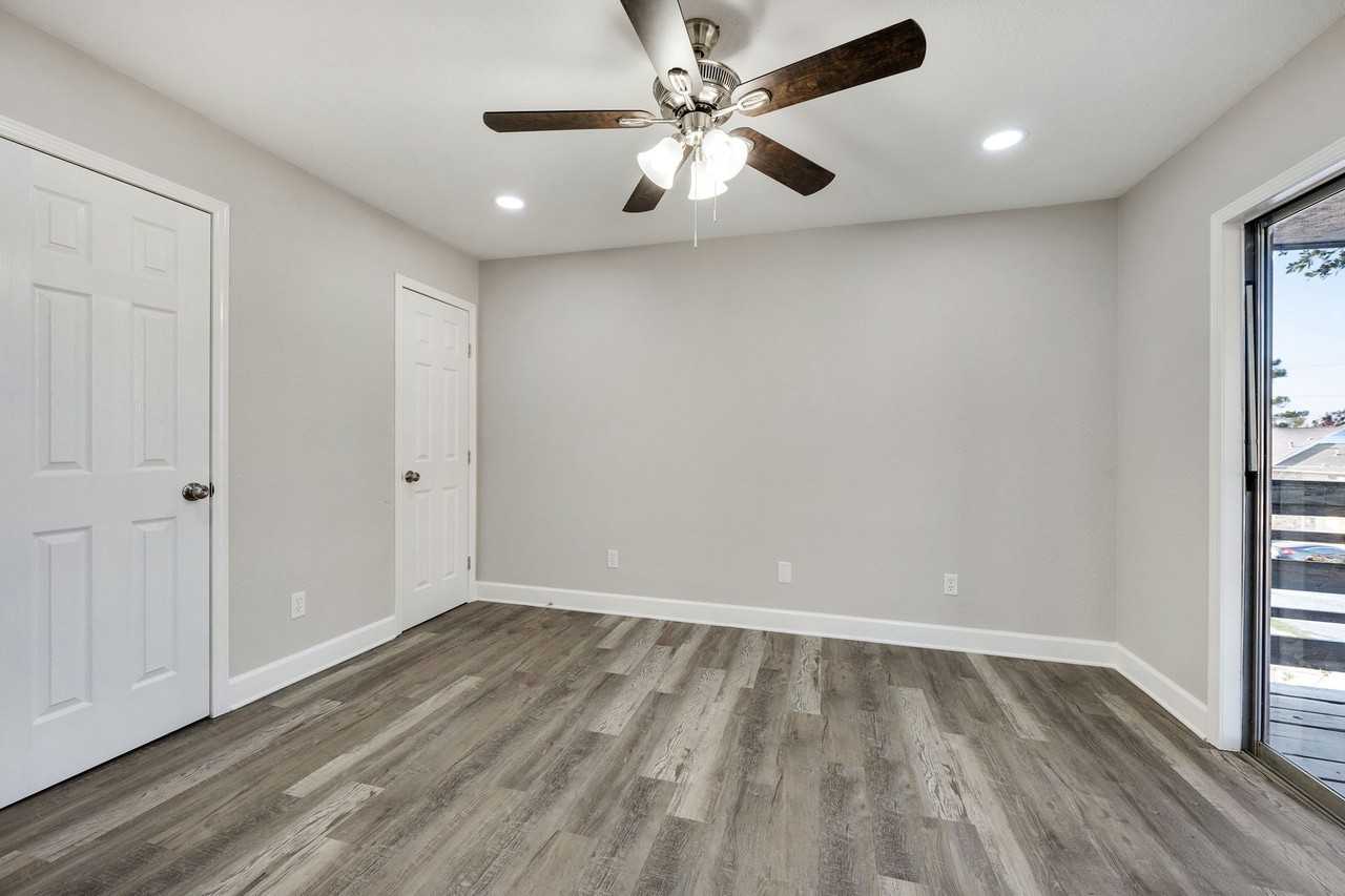 1005 Summer Court Circle - Photo 4 of 18