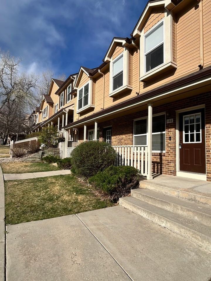 166 Pheasant Run - Photo 2 of 30