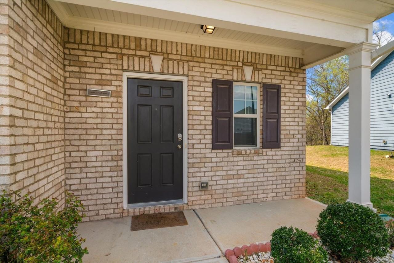 1407 Red Hill Dr - Photo 3 of 38