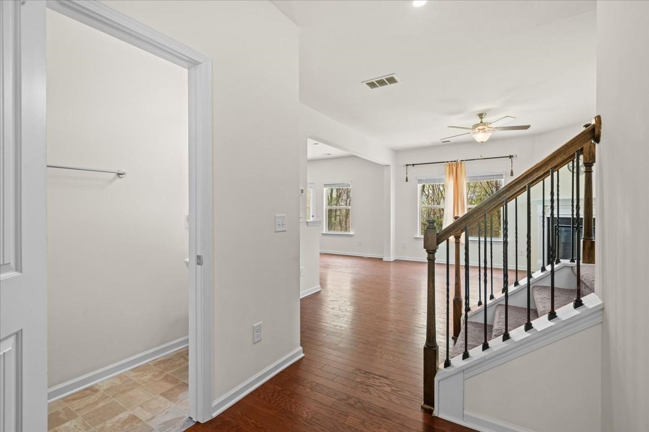 1407 Red Hill Dr - Photo 5 of 38