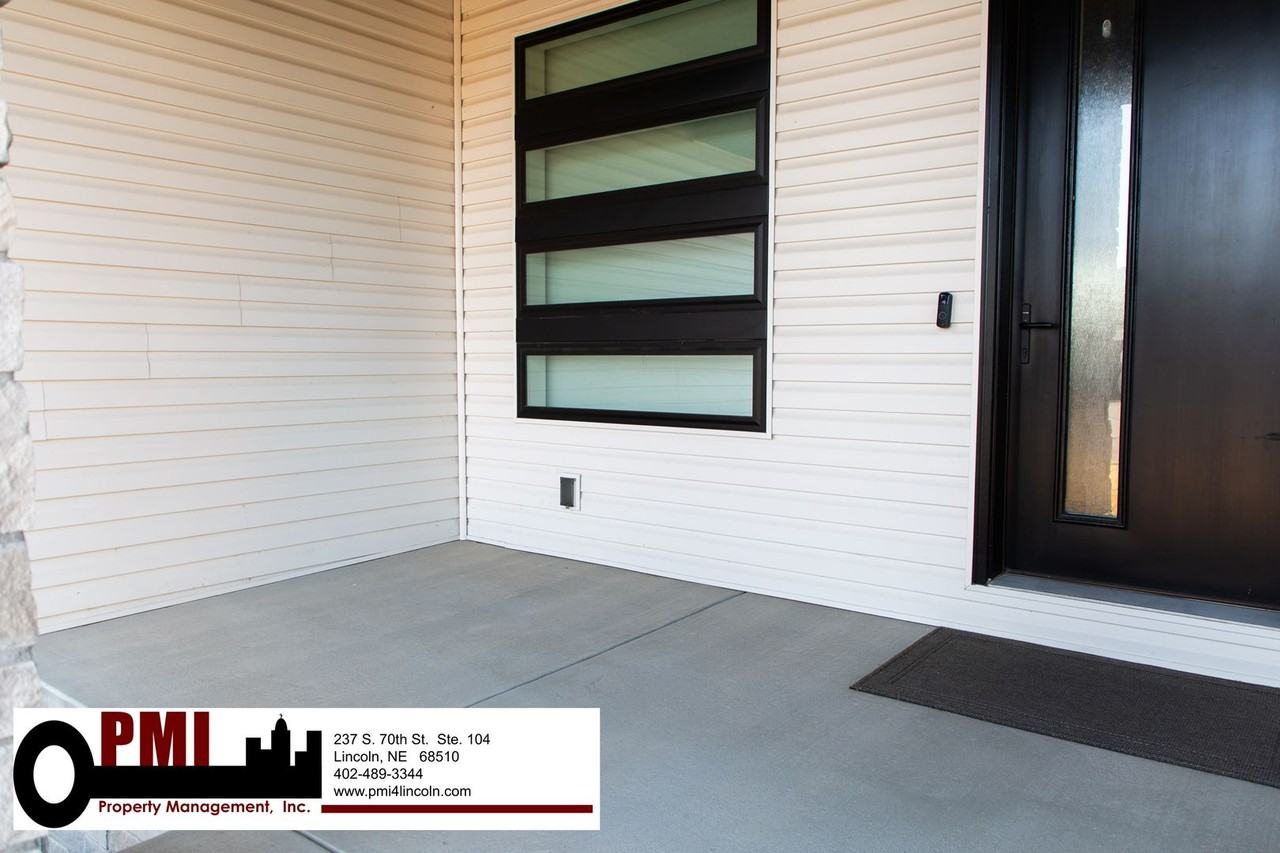 3300 Tree Line Dr - Photo 4 of 50