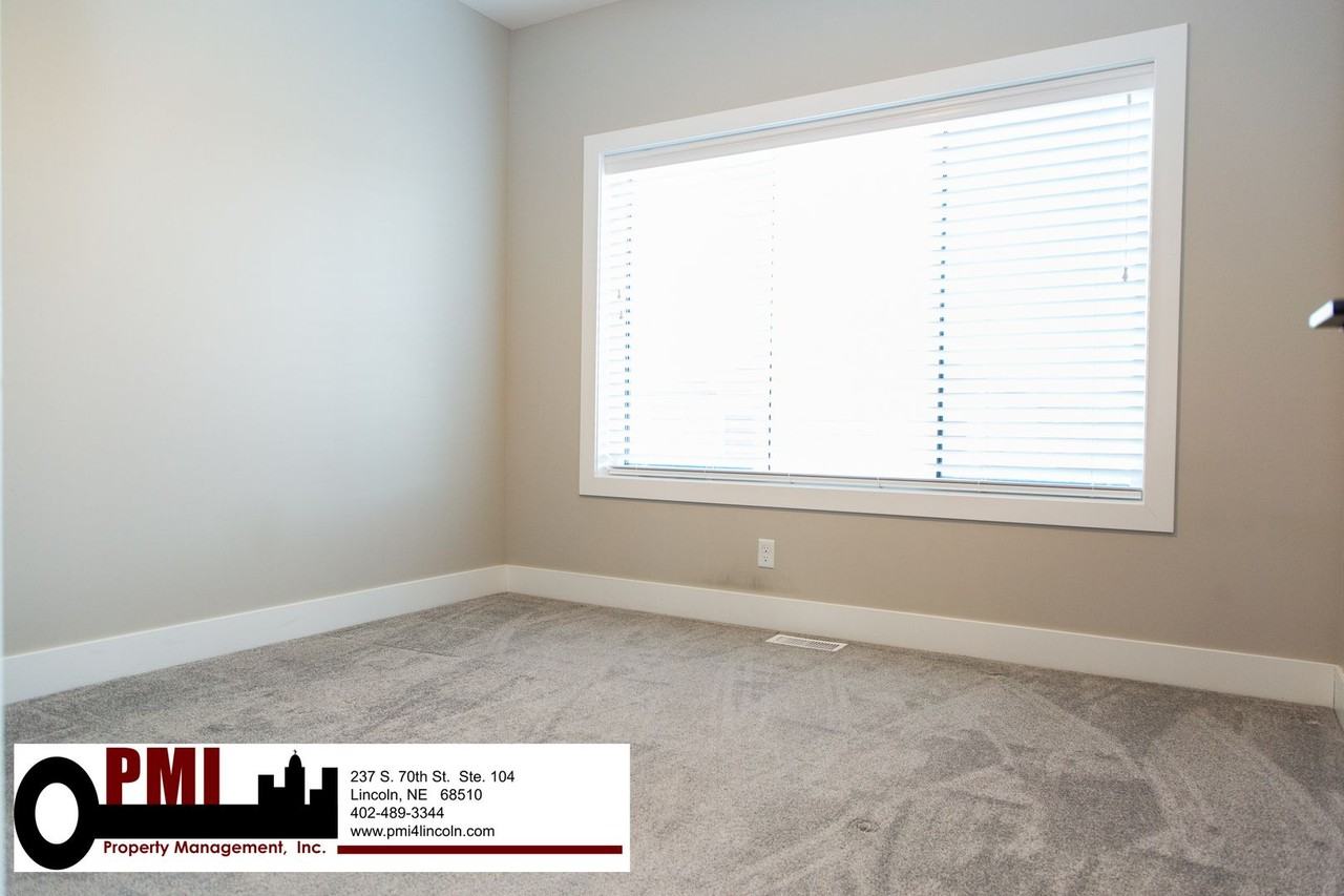 3300 Tree Line Dr - Photo 6 of 50