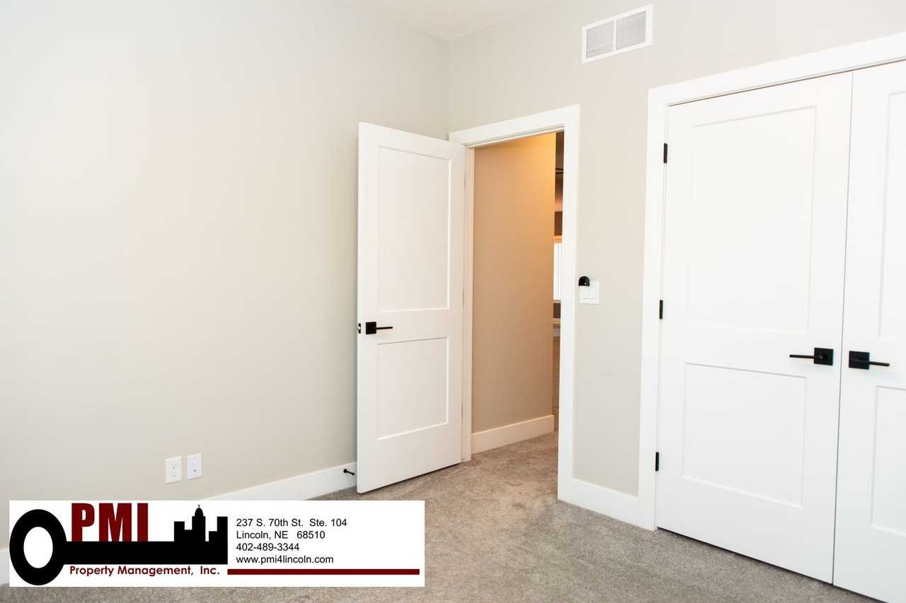 3300 Tree Line Dr - Photo 7 of 50