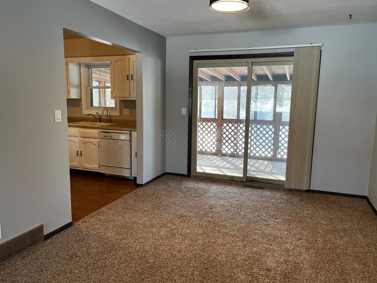 4325 S Ash Grove Ave - Photo 7 of 34