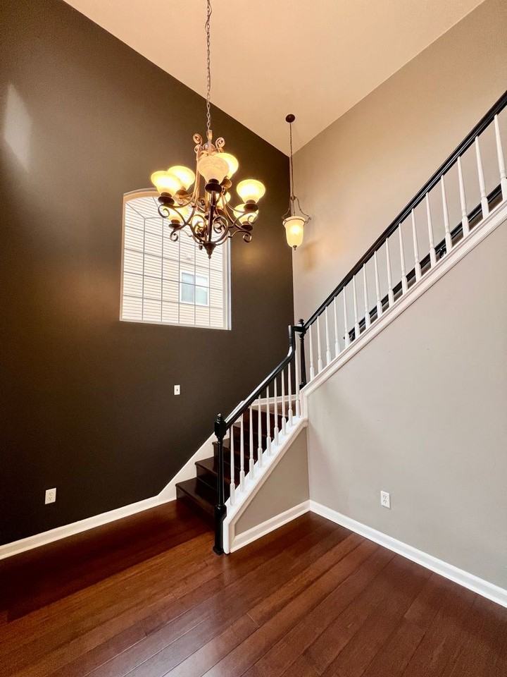 5873 Clemens Ave - Photo 3 of 32