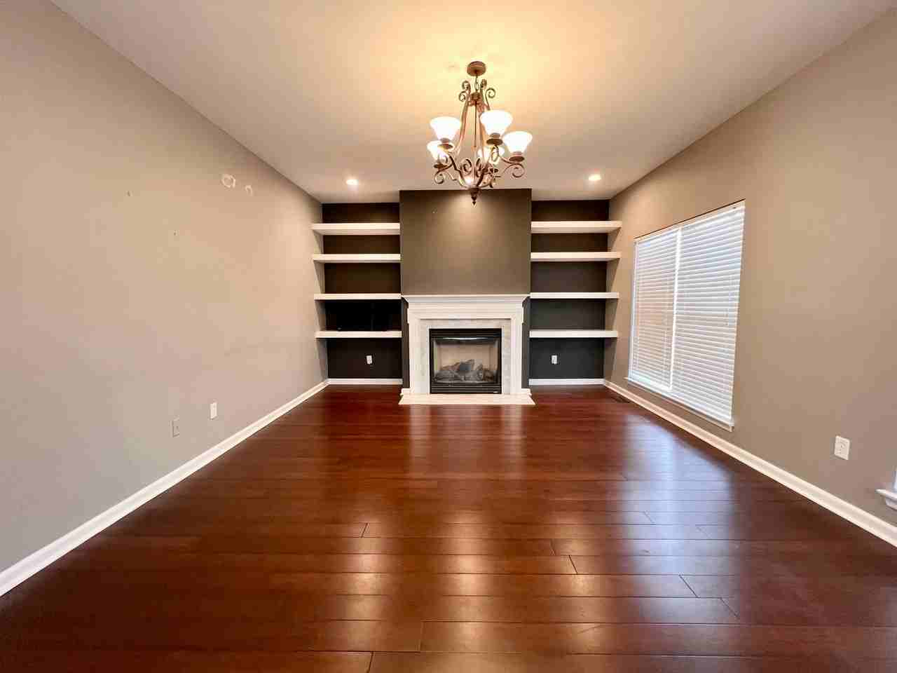 5873 Clemens Ave - Photo 4 of 32