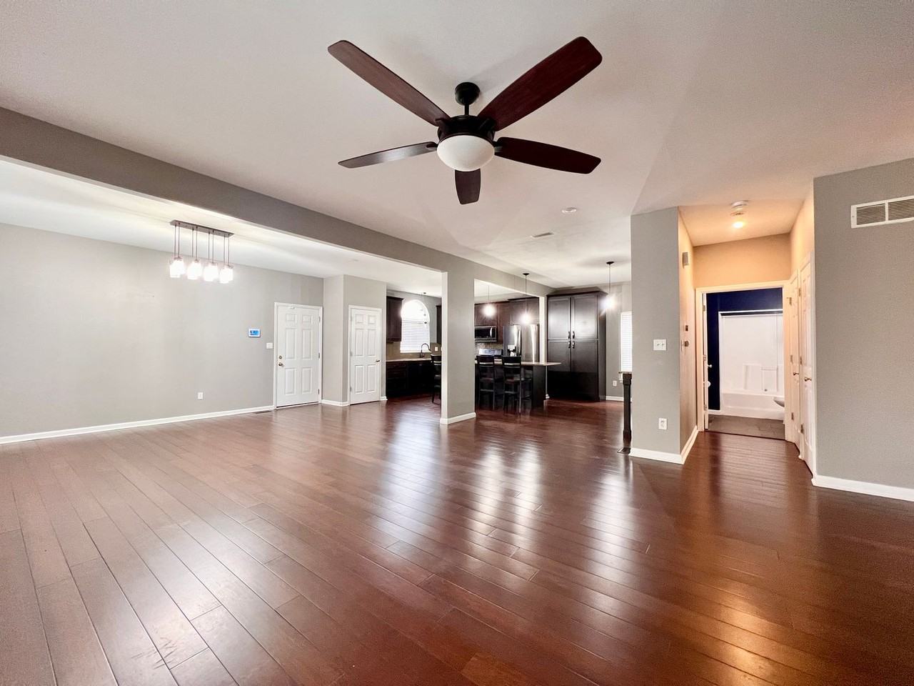 5873 Clemens Ave - Photo 5 of 32