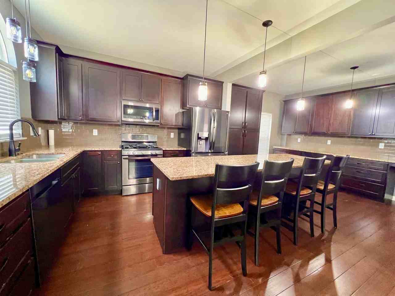 5873 Clemens Ave - Photo 7 of 32