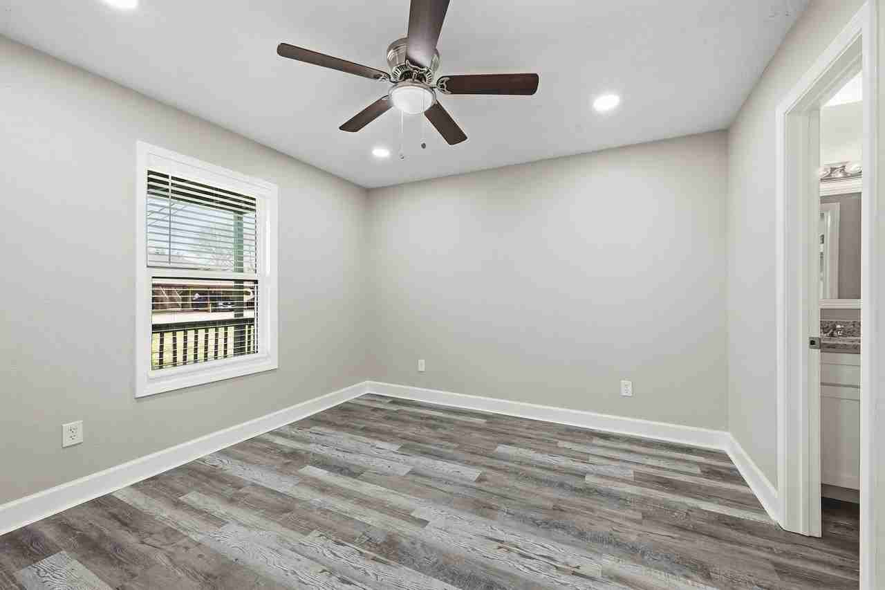 707 Vassar Ct - Photo 4 of 14