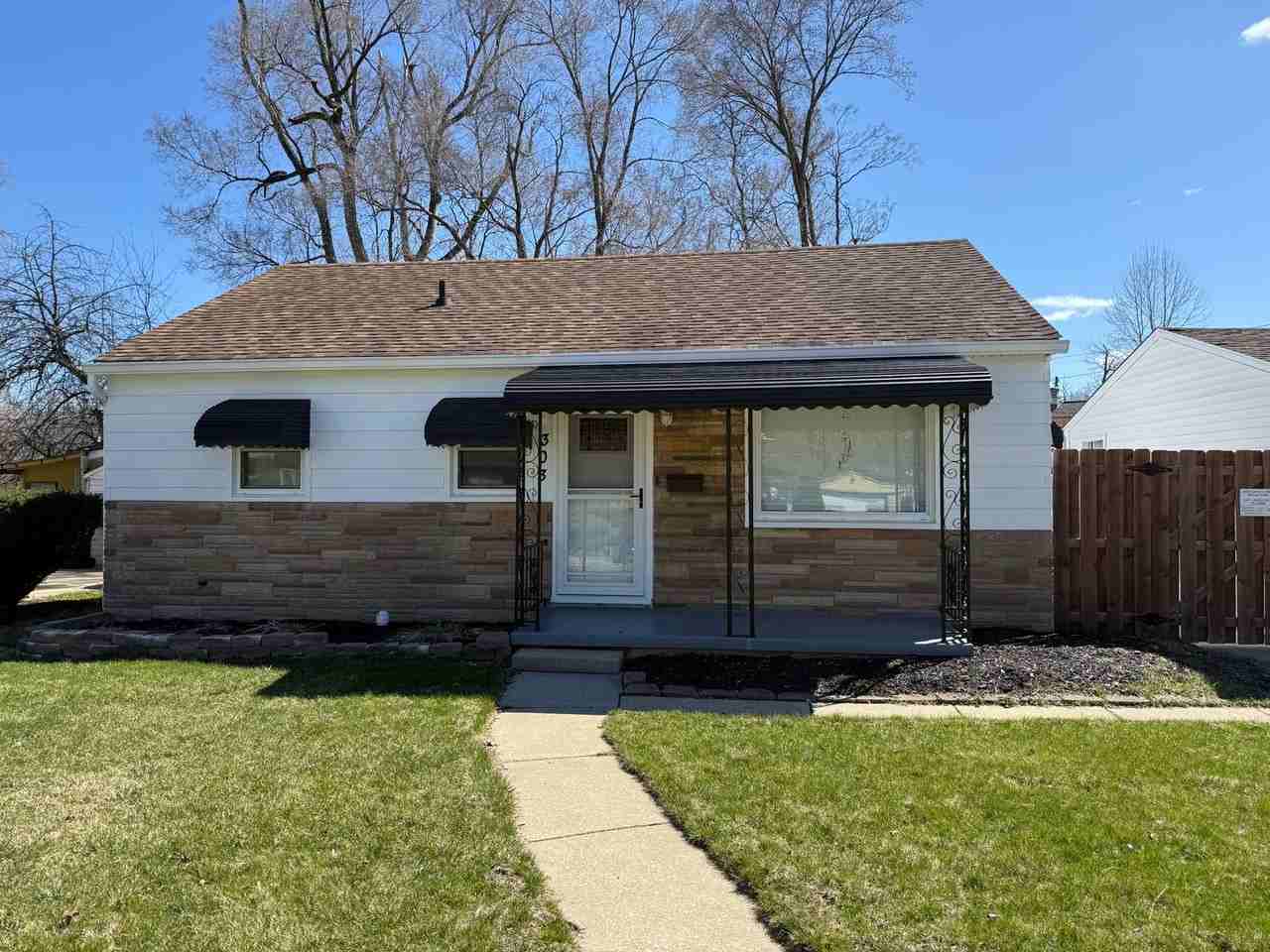 303 W Ainsworth St - Photo 2 of 22