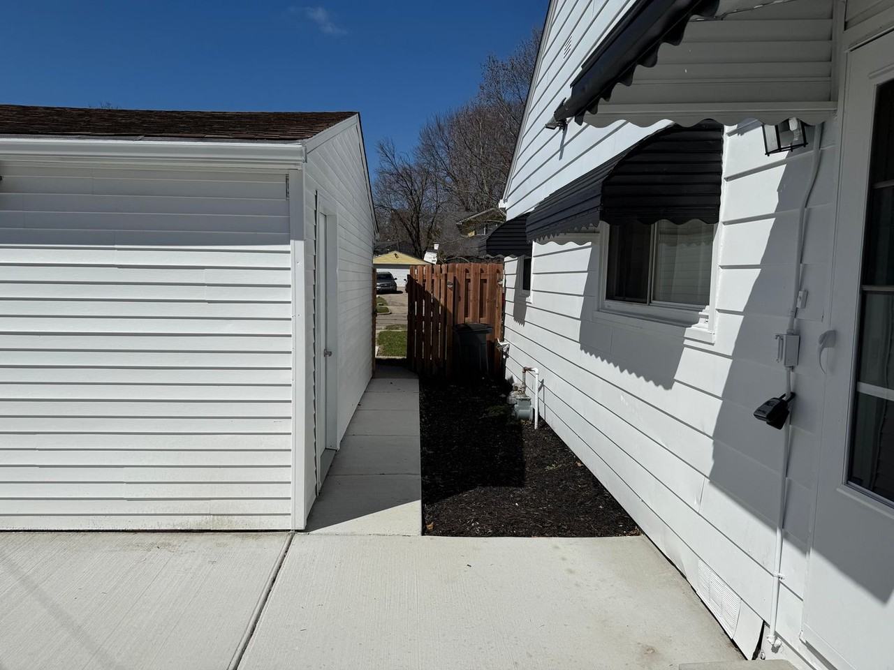 303 W Ainsworth St - Photo 4 of 22