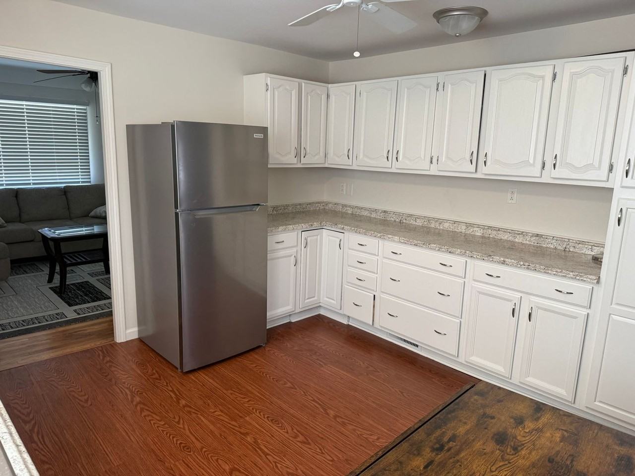 303 W Ainsworth St - Photo 6 of 22