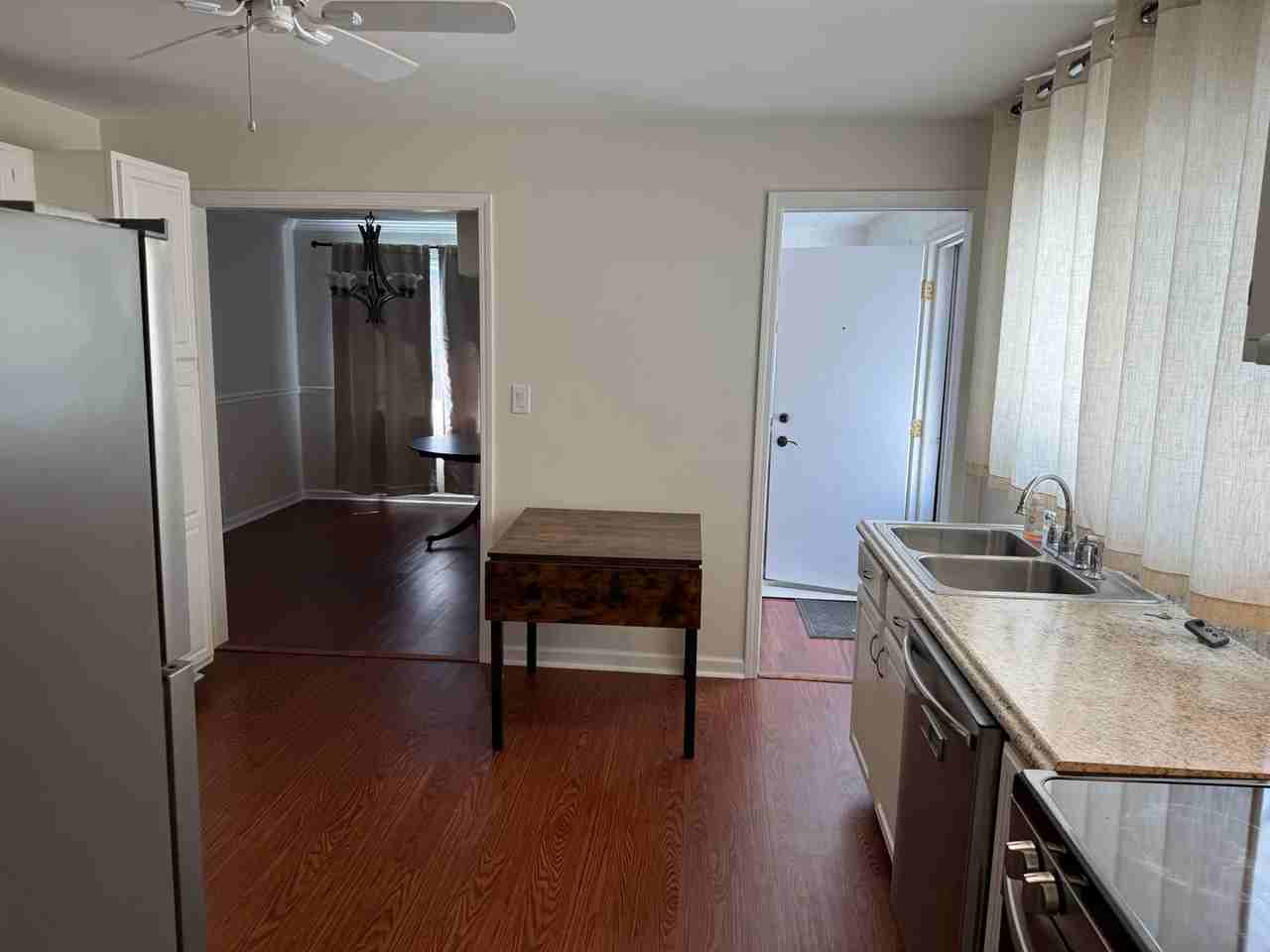 303 W Ainsworth St - Photo 7 of 22