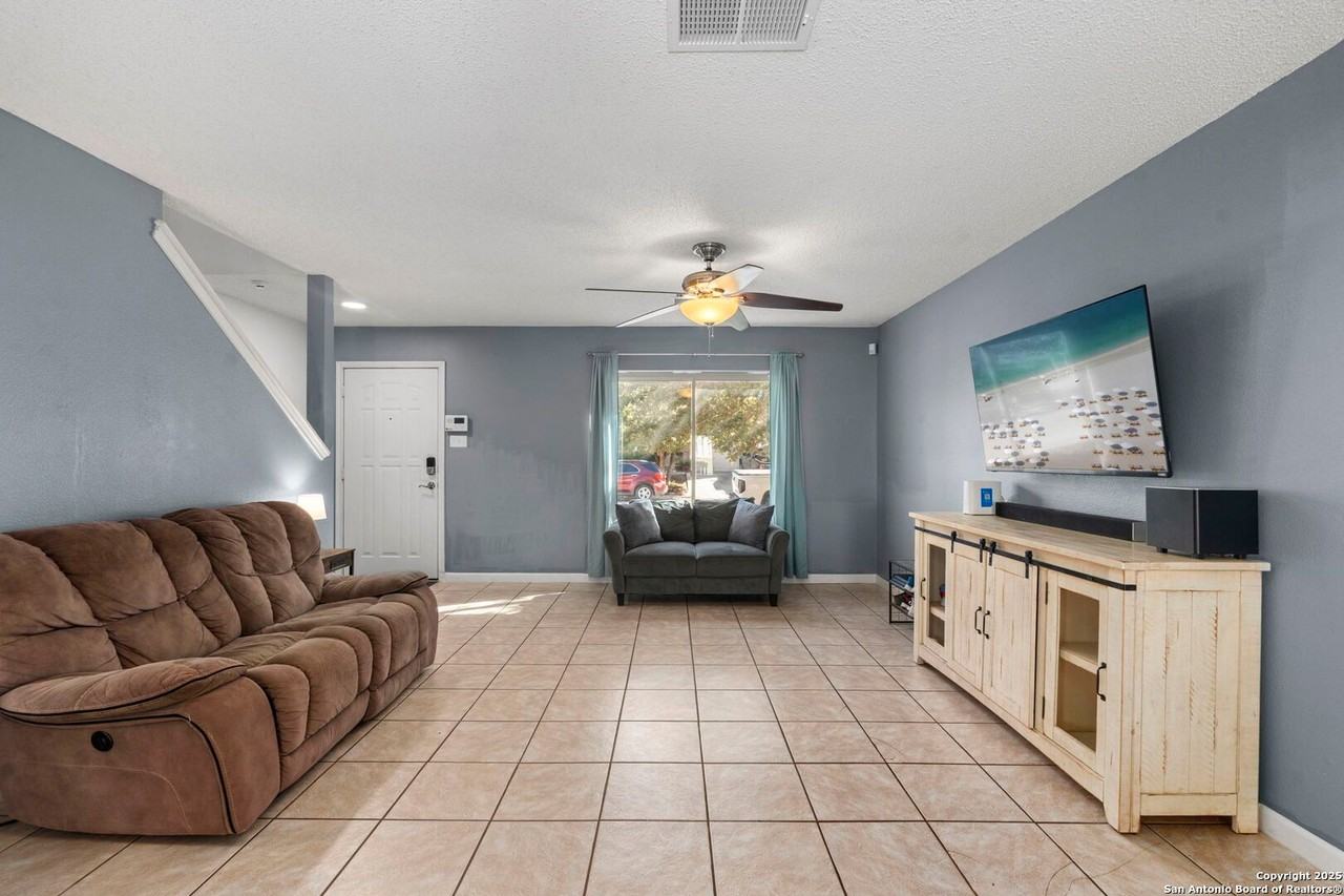 3315 Glacier Lk - Photo 3 of 34