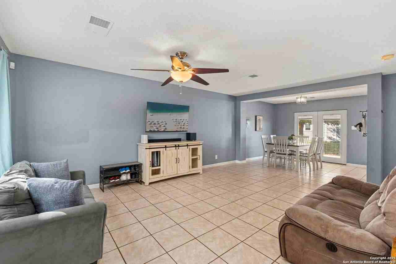 3315 Glacier Lk - Photo 5 of 34