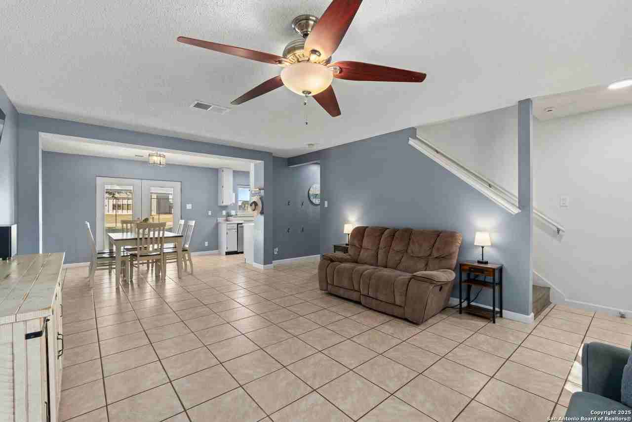 3315 Glacier Lk - Photo 6 of 34