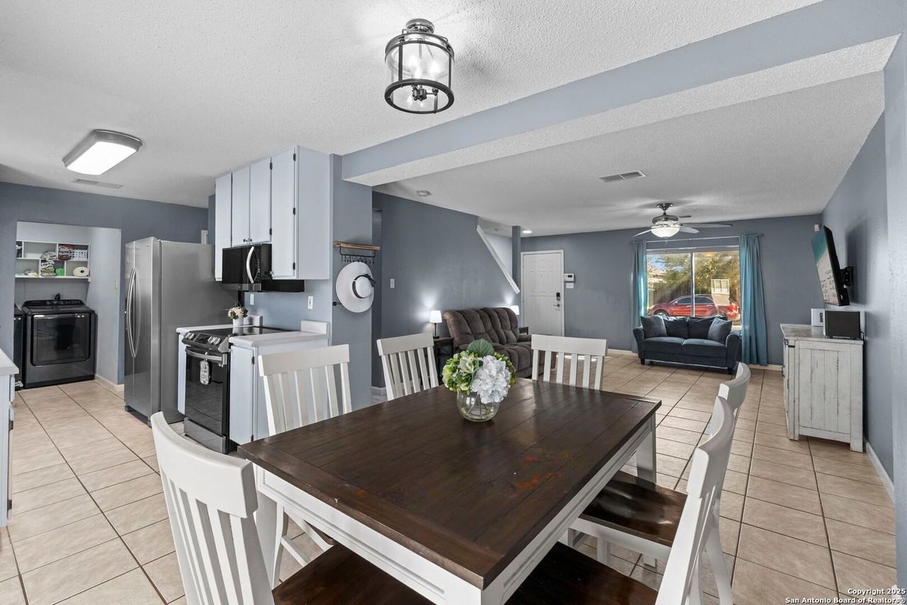 3315 Glacier Lk - Photo 7 of 34