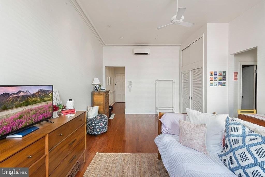 1810 Spruce St #3F - Photo 3 of 9