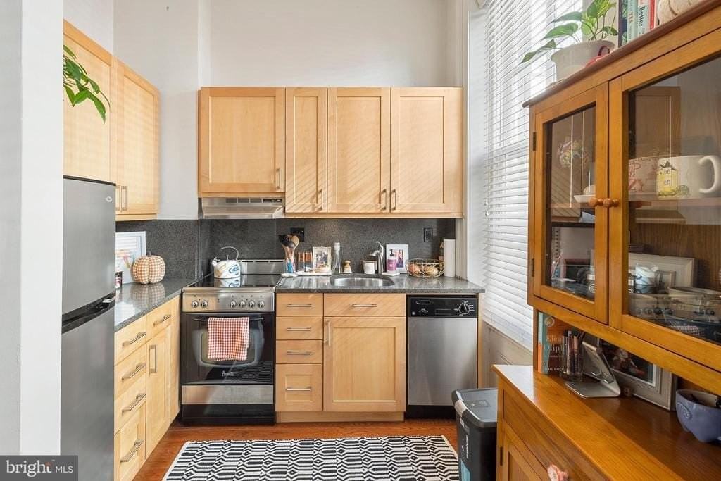 1810 Spruce St #3F - Photo 6 of 9