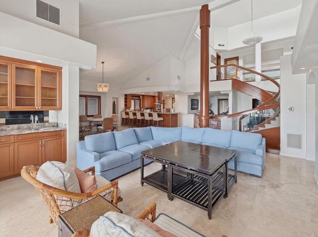 221 Portlock Rd - Photo 4 of 37