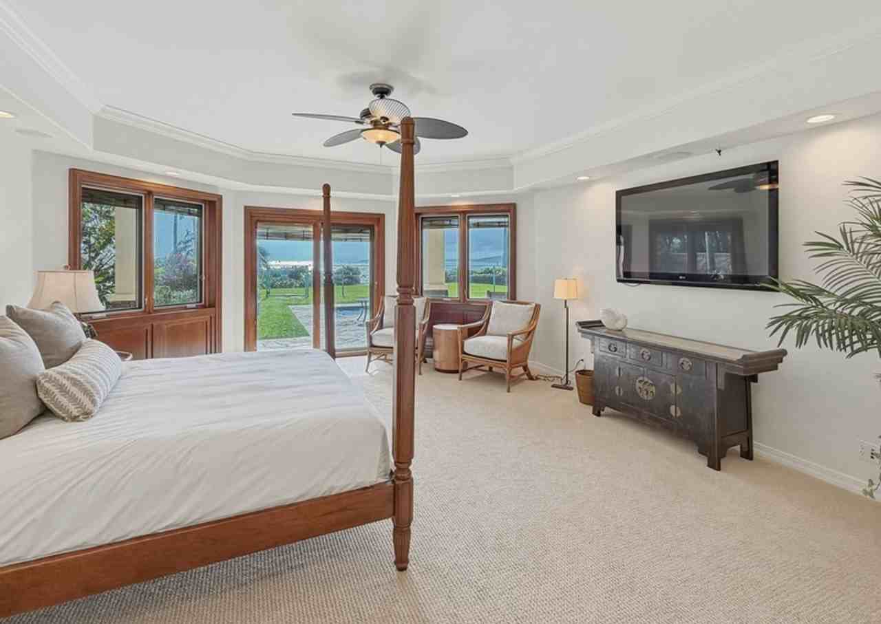 221 Portlock Rd - Photo 7 of 37