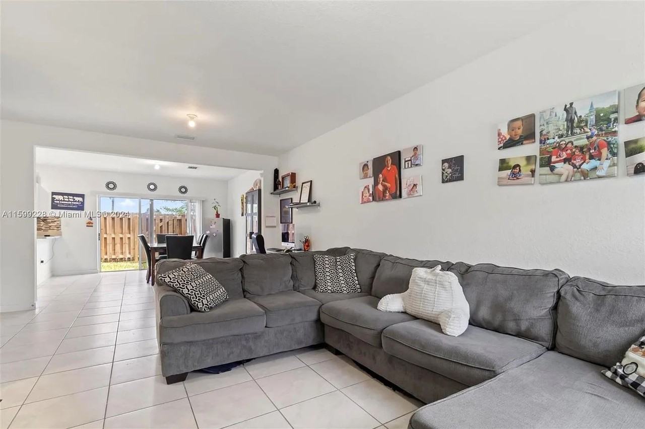 389 Ne 5th Pl - Photo 5 of 30