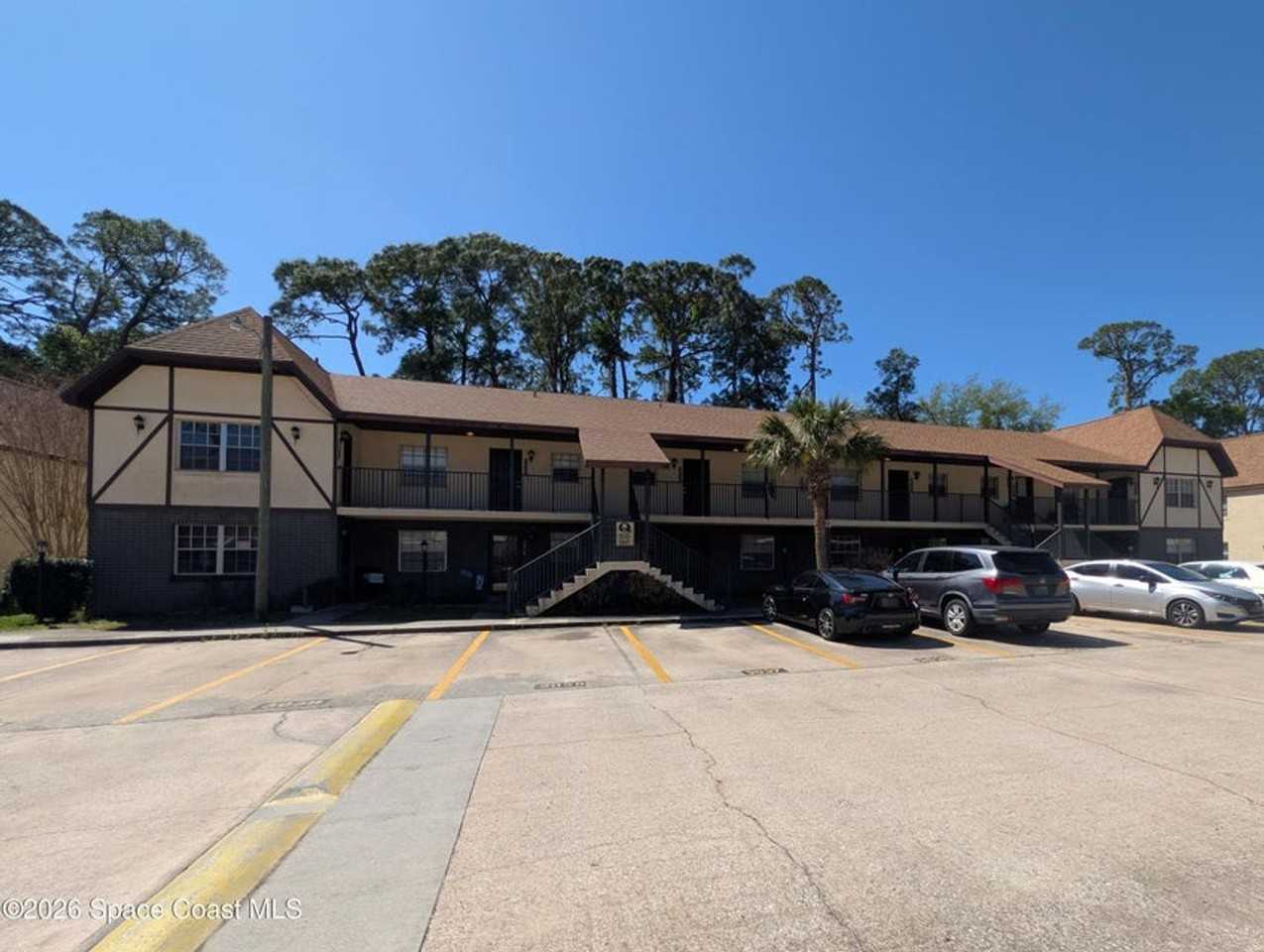 3039 Sir Hamilton Cir #8