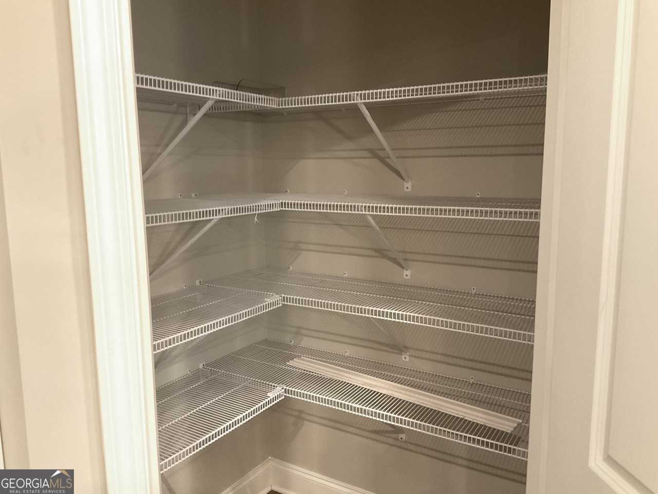 495 Plainfield St - Photo 3 of 26