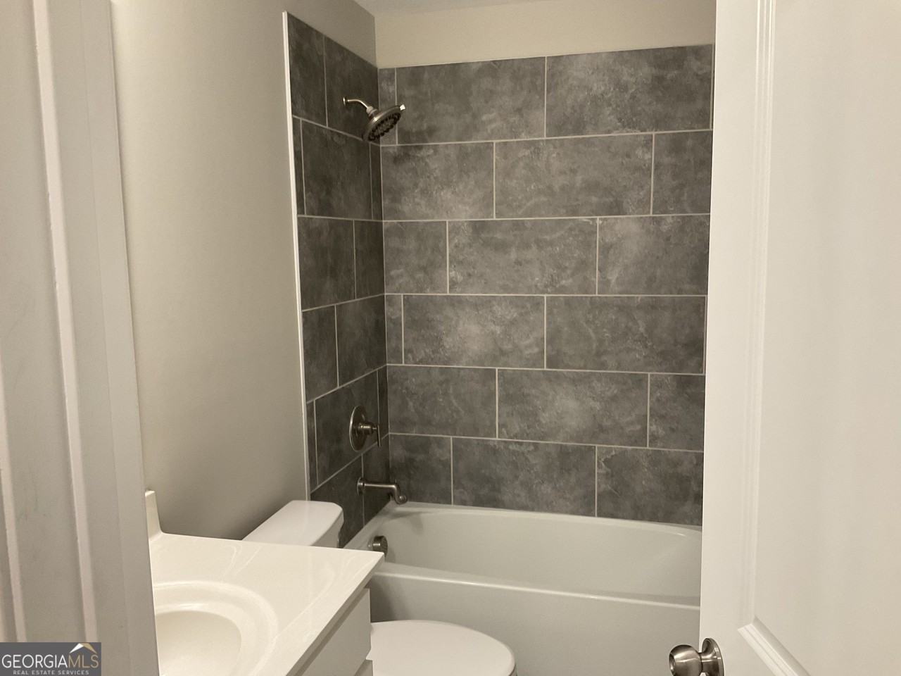 495 Plainfield St - Photo 6 of 26