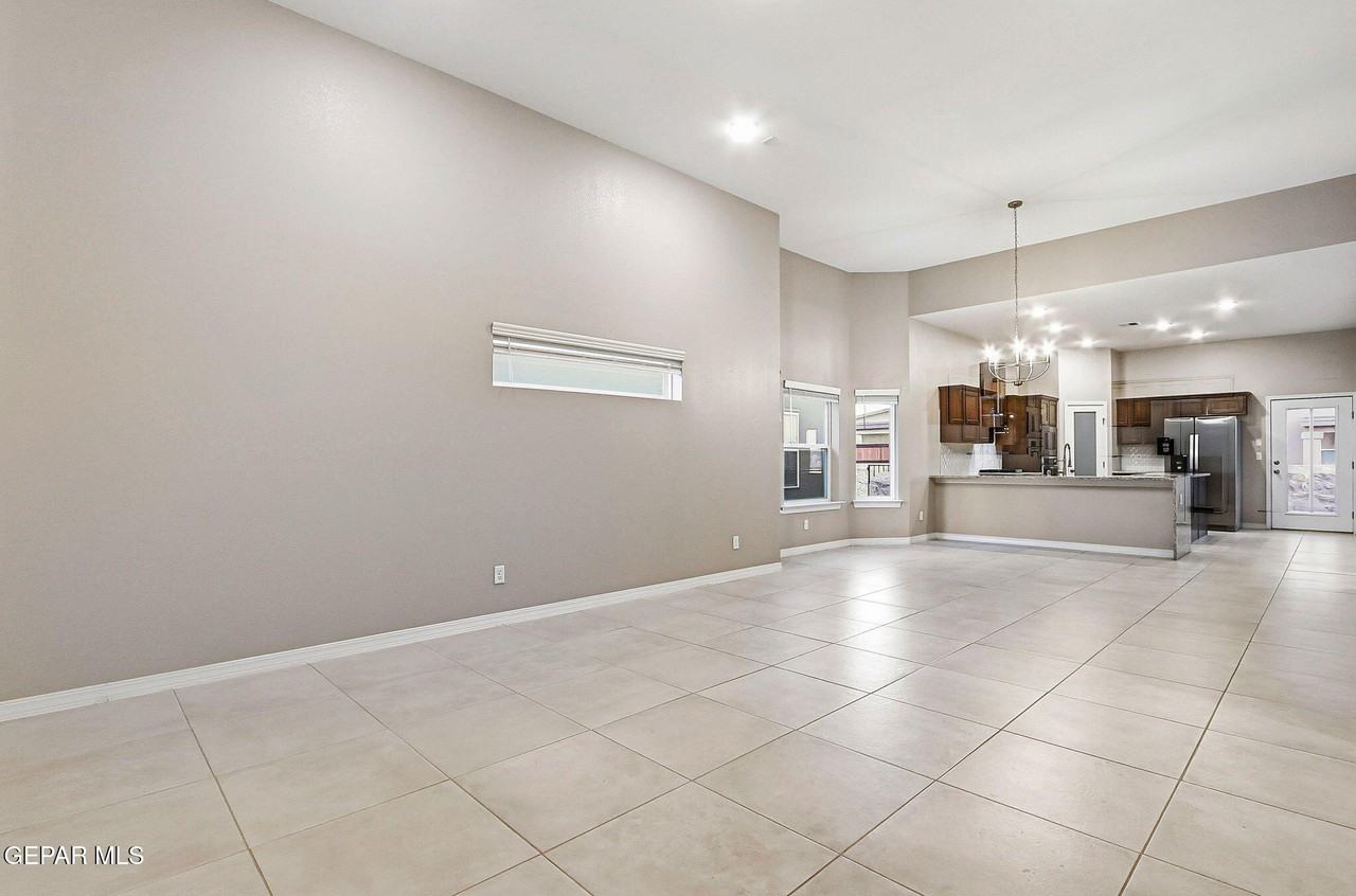 916 Keenland Ave - Photo 6 of 29