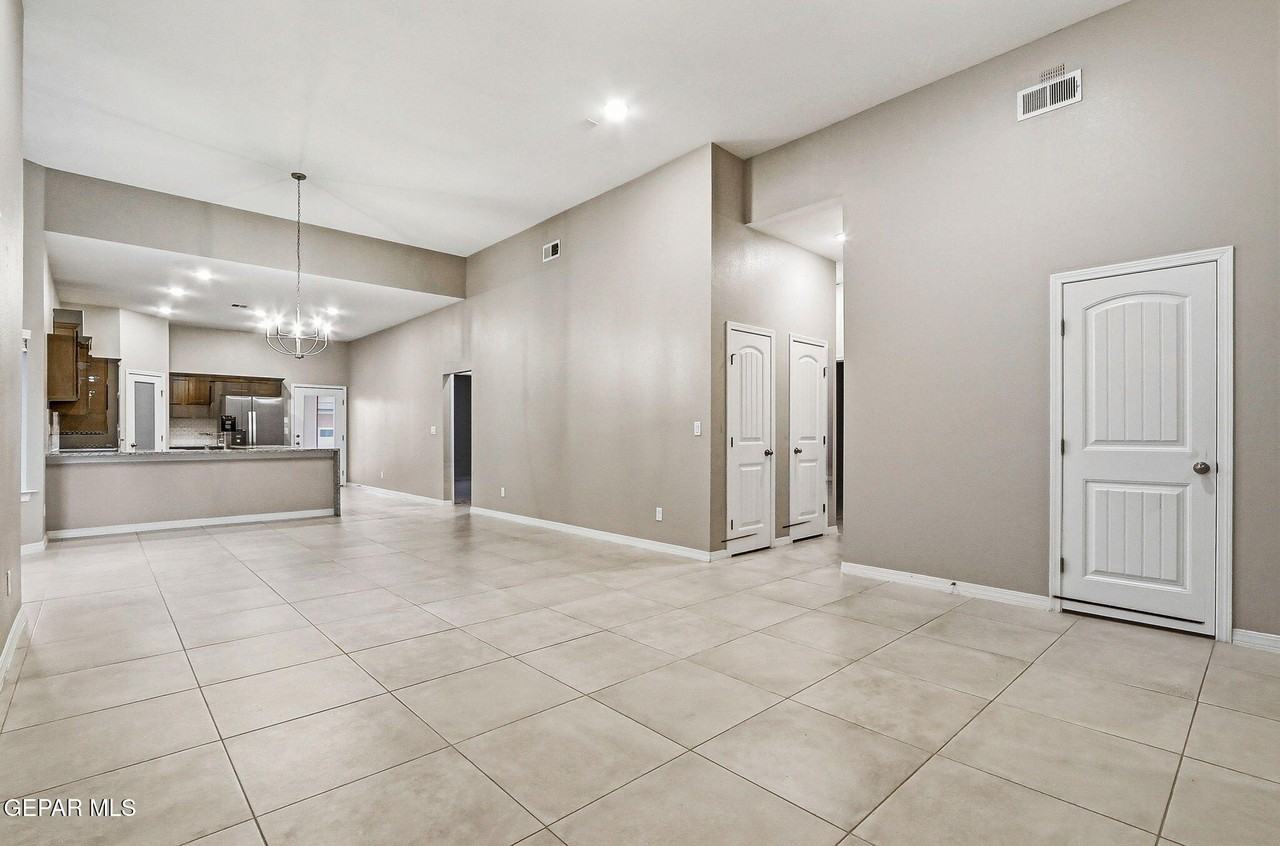 916 Keenland Ave - Photo 7 of 29