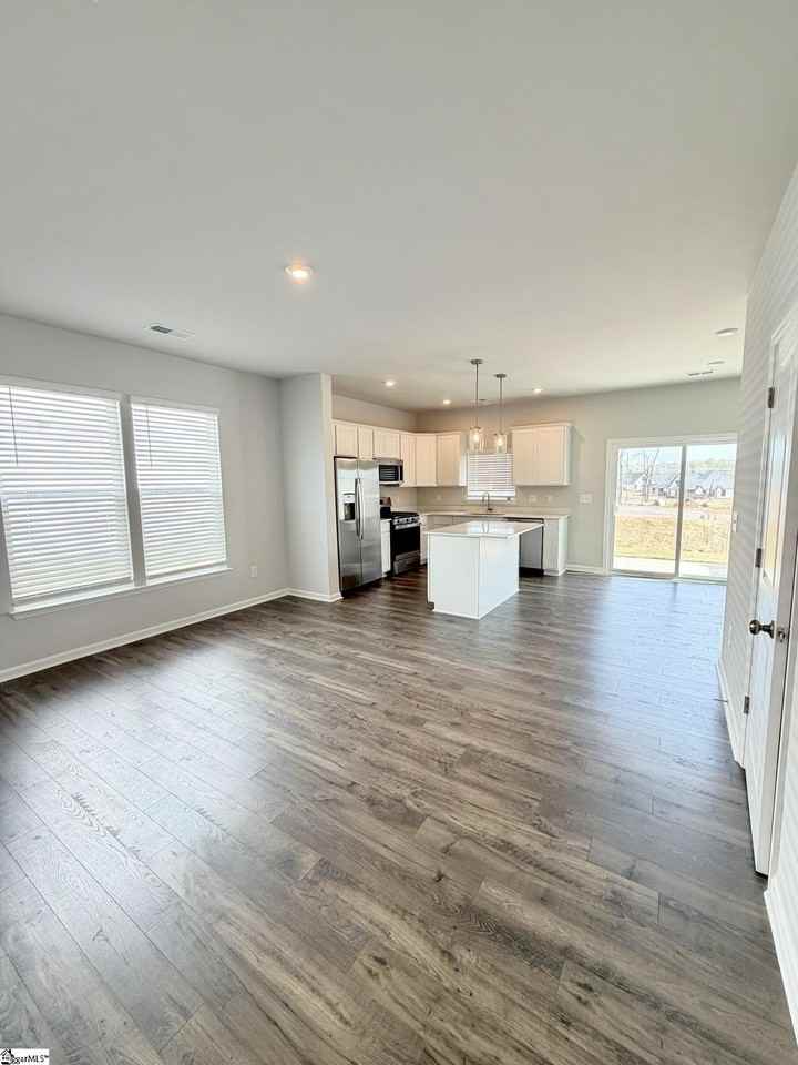 136 Randwick Ln - Photo 3 of 23