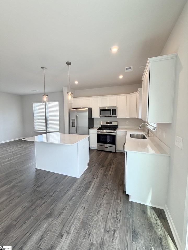 136 Randwick Ln - Photo 4 of 23