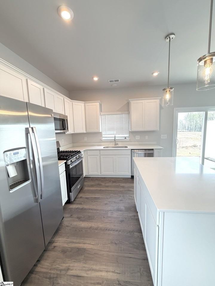 136 Randwick Ln - Photo 6 of 23