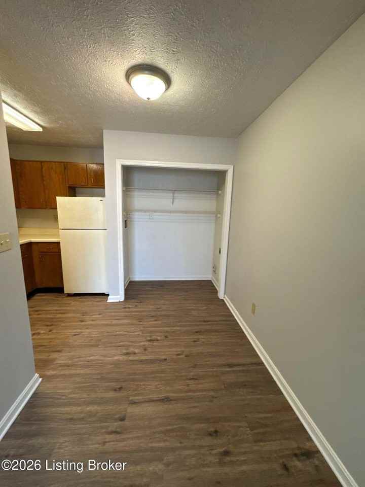 4101 Blue Lick Ct Apt 3 - Photo 3 of 17