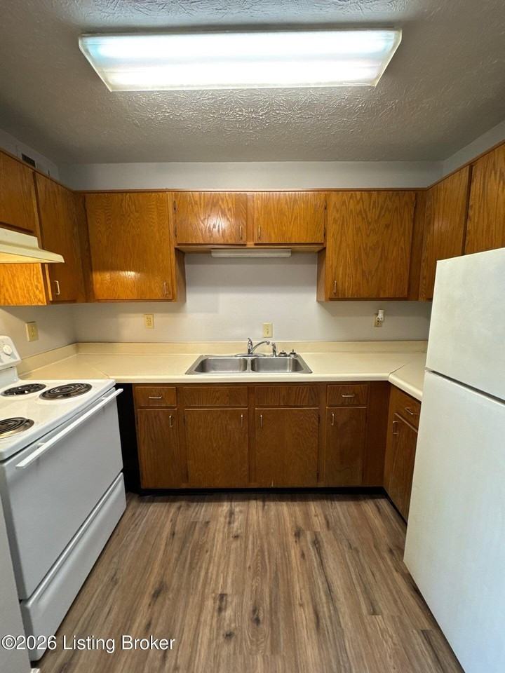 4101 Blue Lick Ct Apt 3 - Photo 5 of 17