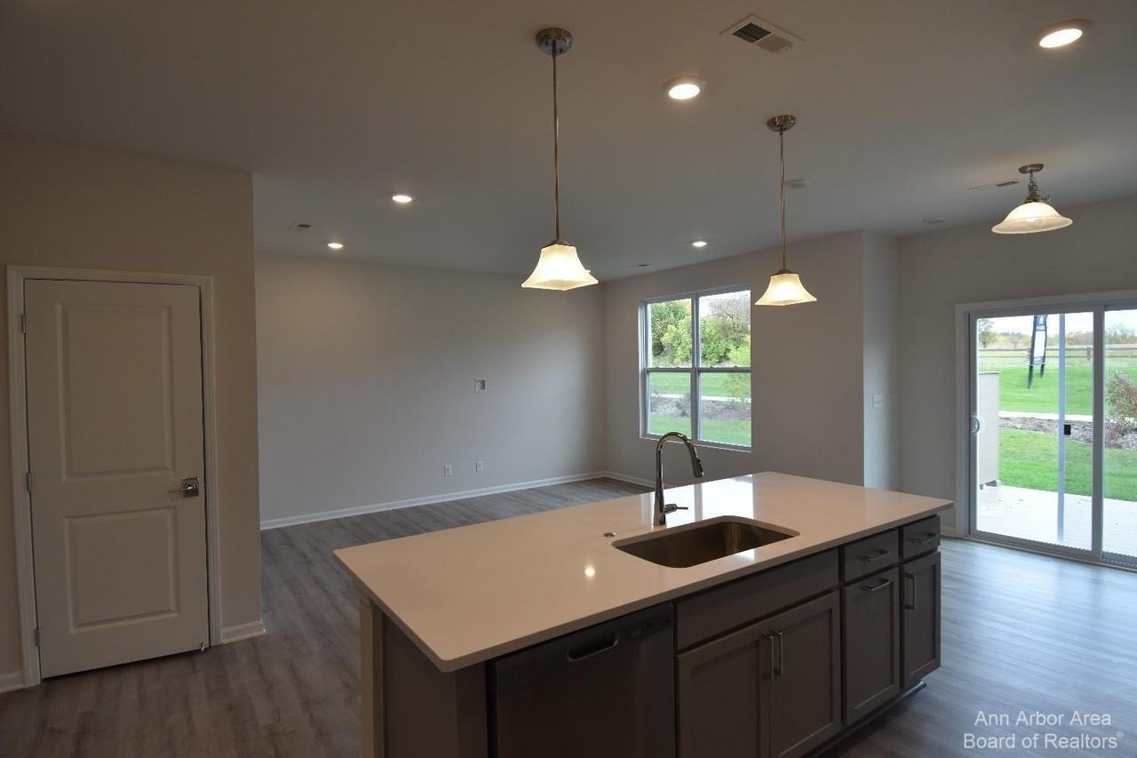 105 Salt Springs Dr - Photo 3 of 25